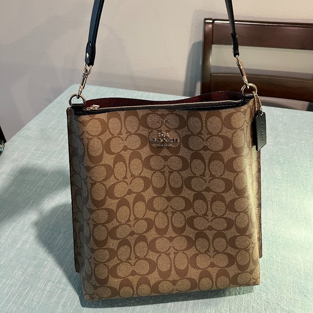 NWOT- Coach Mollie Bucket Bag in Signature Canvas